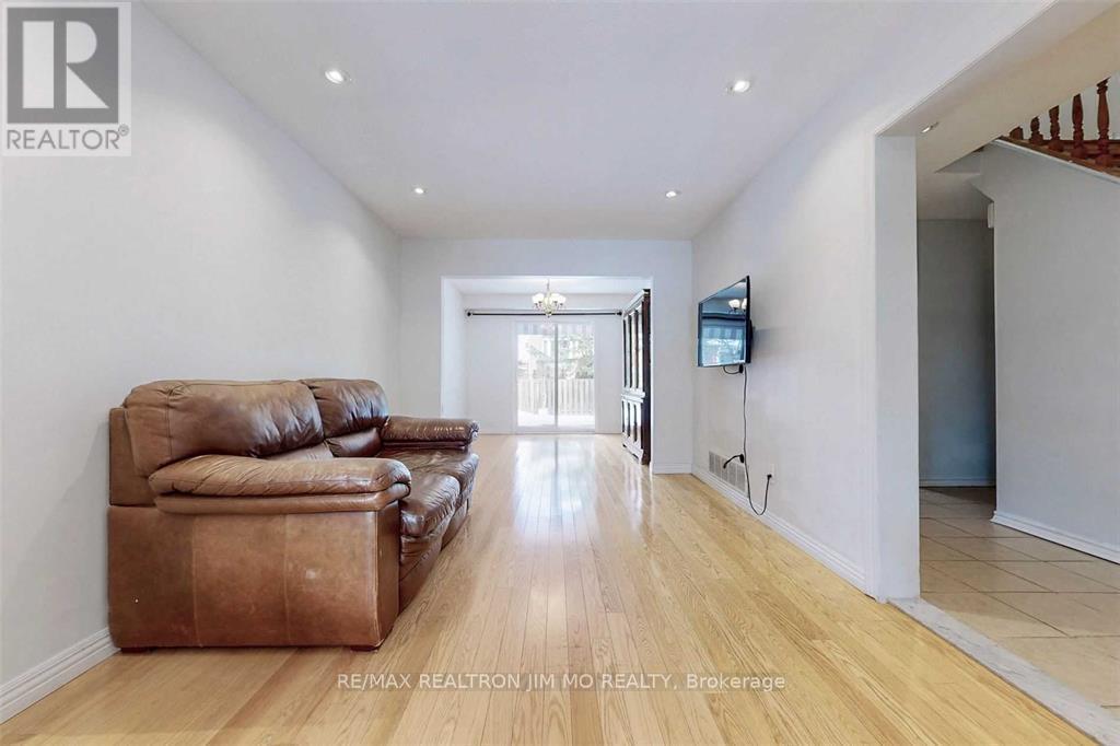 34 Ponymill Drive, Toronto, Ontario  M1V 2Y1 - Photo 3 - E12717262