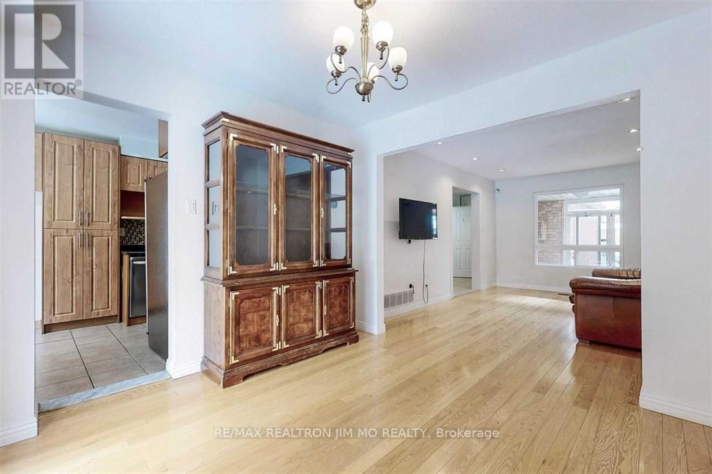 34 Ponymill Drive, Toronto, Ontario  M1V 2Y1 - Photo 7 - E12717262