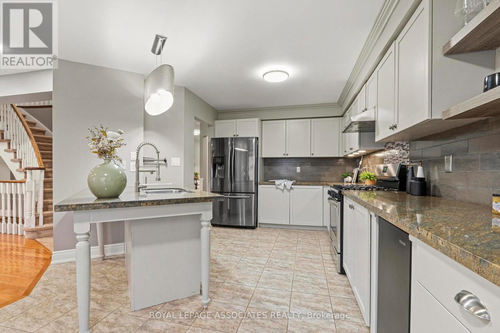 1044 Langford Street, Oshawa, Ontario  L1K 2W1 - Photo 12 - E12876334