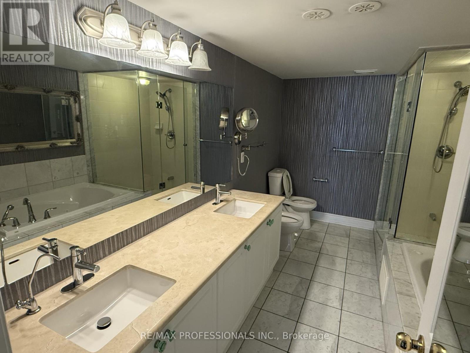 72 Upper Duke Crescent, Markham, Ontario  L6G 0B6 - Photo 16 - N12782946