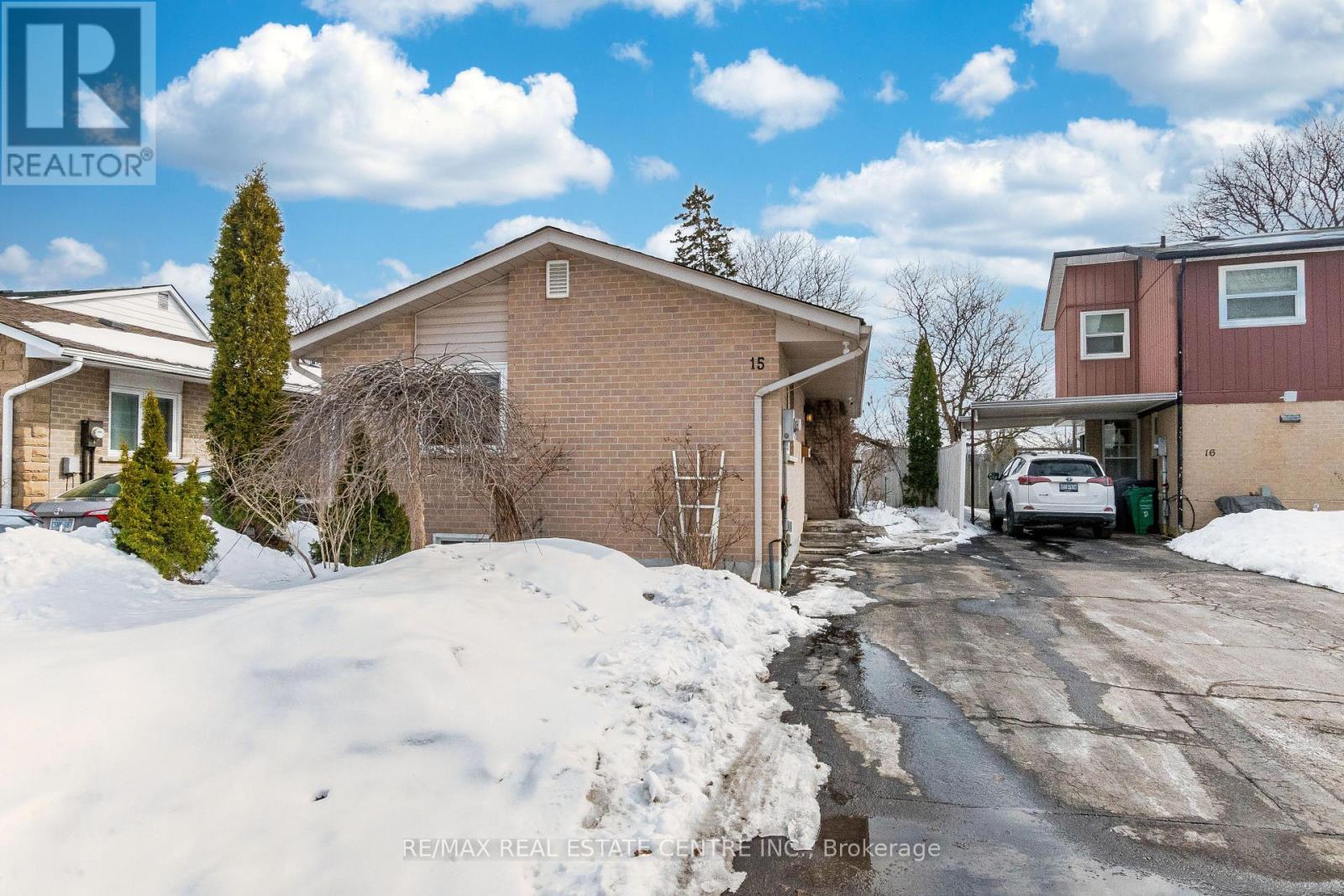 15 Huronia Court, Brampton, Ontario  L6S 2C7 - Photo 5 - W12829946