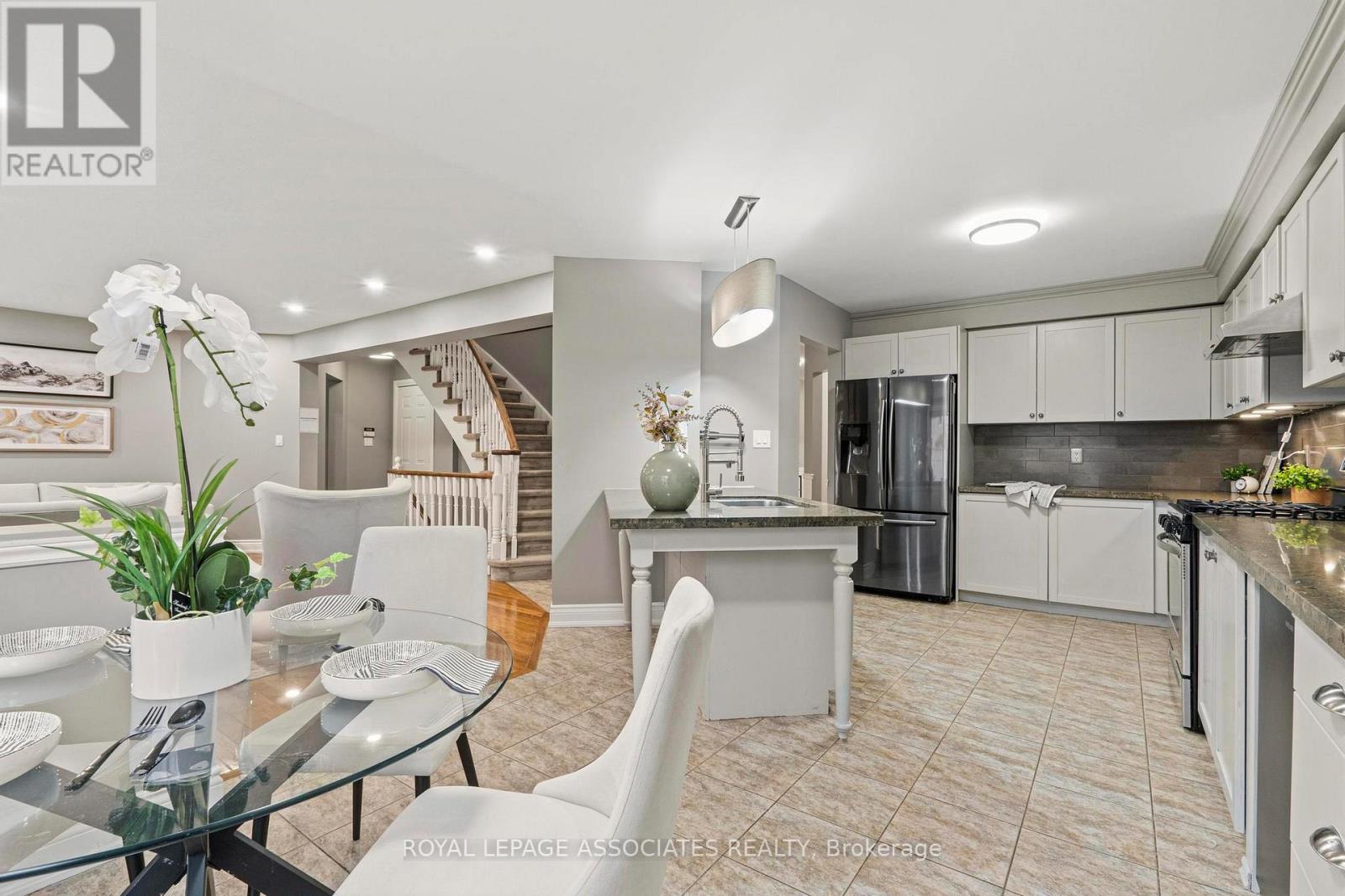 1044 Langford Street, Oshawa, Ontario  L1K 2W1 - Photo 11 - E12876334