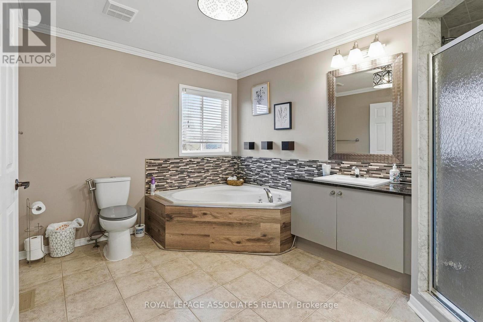 1044 Langford Street, Oshawa, Ontario  L1K 2W1 - Photo 33 - E12876334