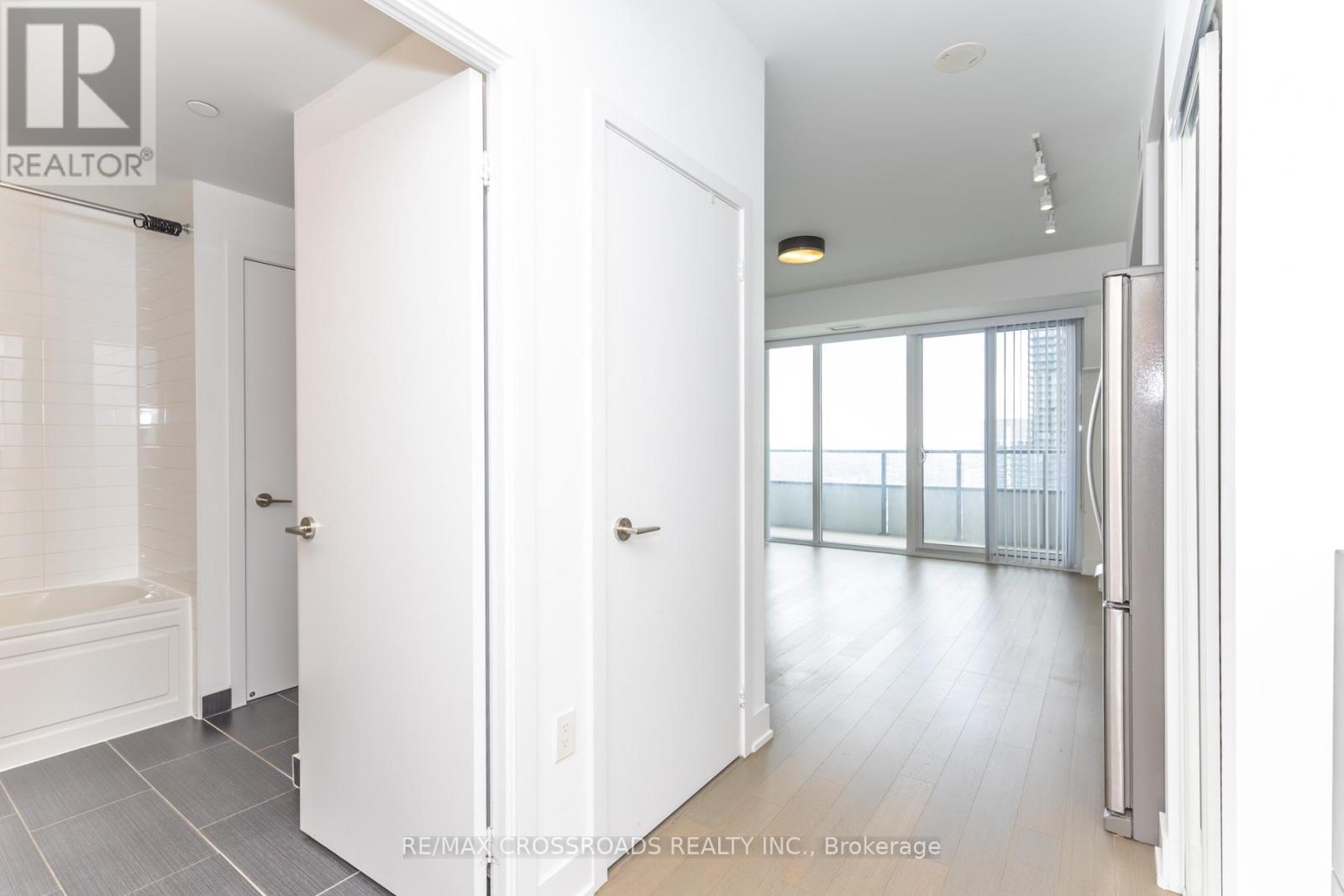 3913 - 30 Shore Breeze Drive N, Toronto, Ontario  M8V 0J1 - Photo 8 - W12870818