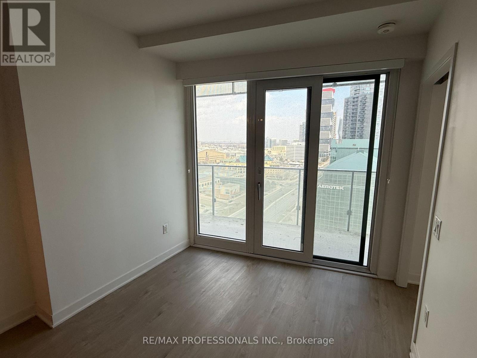 1501 - 3900 Confederation Parkway, Mississauga, Ontario  L5B 0M3 - Photo 16 - W12875688