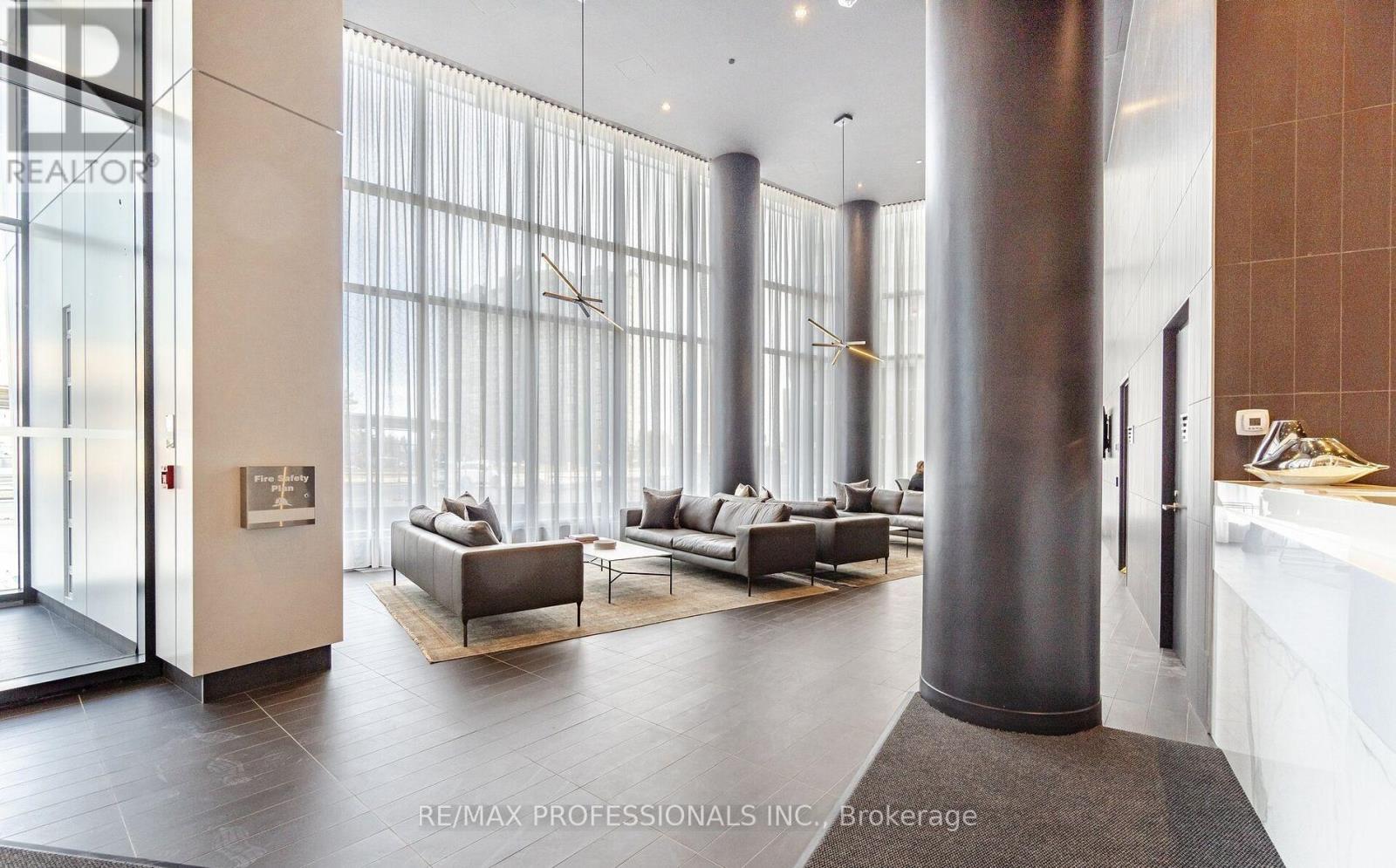 1501 - 3900 Confederation Parkway, Mississauga, Ontario  L5B 0M3 - Photo 4 - W12875688