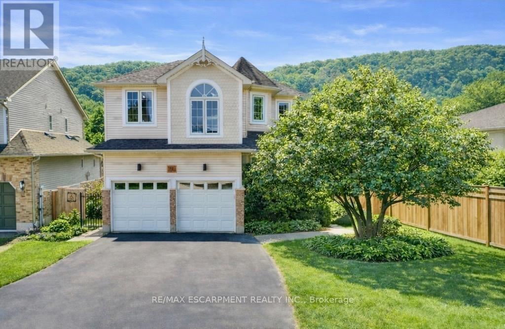 41 GRIFFITH DRIVE, Grimsby, Ontario