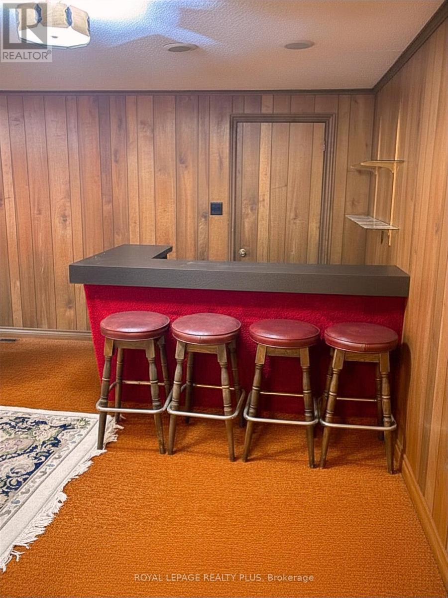 2524 Avongate Drive S, Mississauga, Ontario  L5C 2X5 - Photo 10 - W12876372