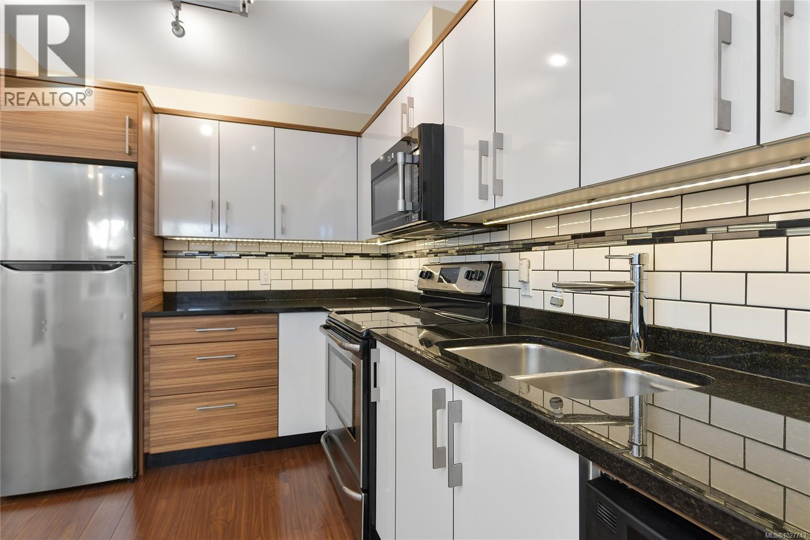 106 4040 Borden St, Saanich, British Columbia  V8X 2E9 - Photo 20 - 1027743