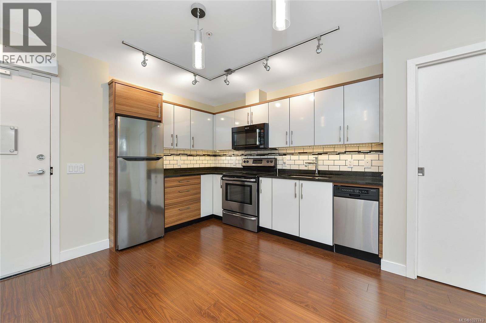 106 4040 Borden St, Saanich, British Columbia  V8X 2E9 - Photo 17 - 1027743