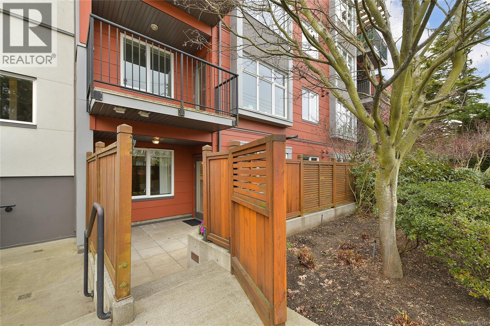 106 4040 Borden St, Saanich, British Columbia  V8X 2E9 - Photo 4 - 1027743