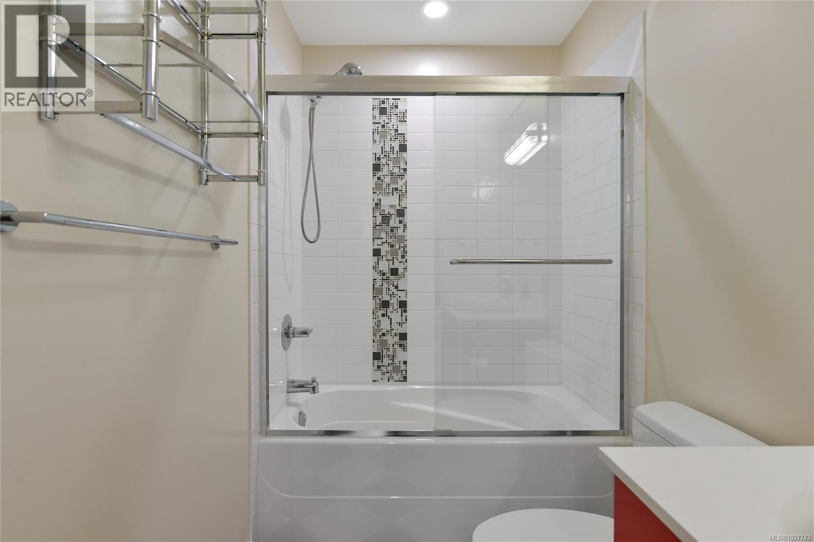 106 4040 Borden St, Saanich, British Columbia  V8X 2E9 - Photo 34 - 1027743