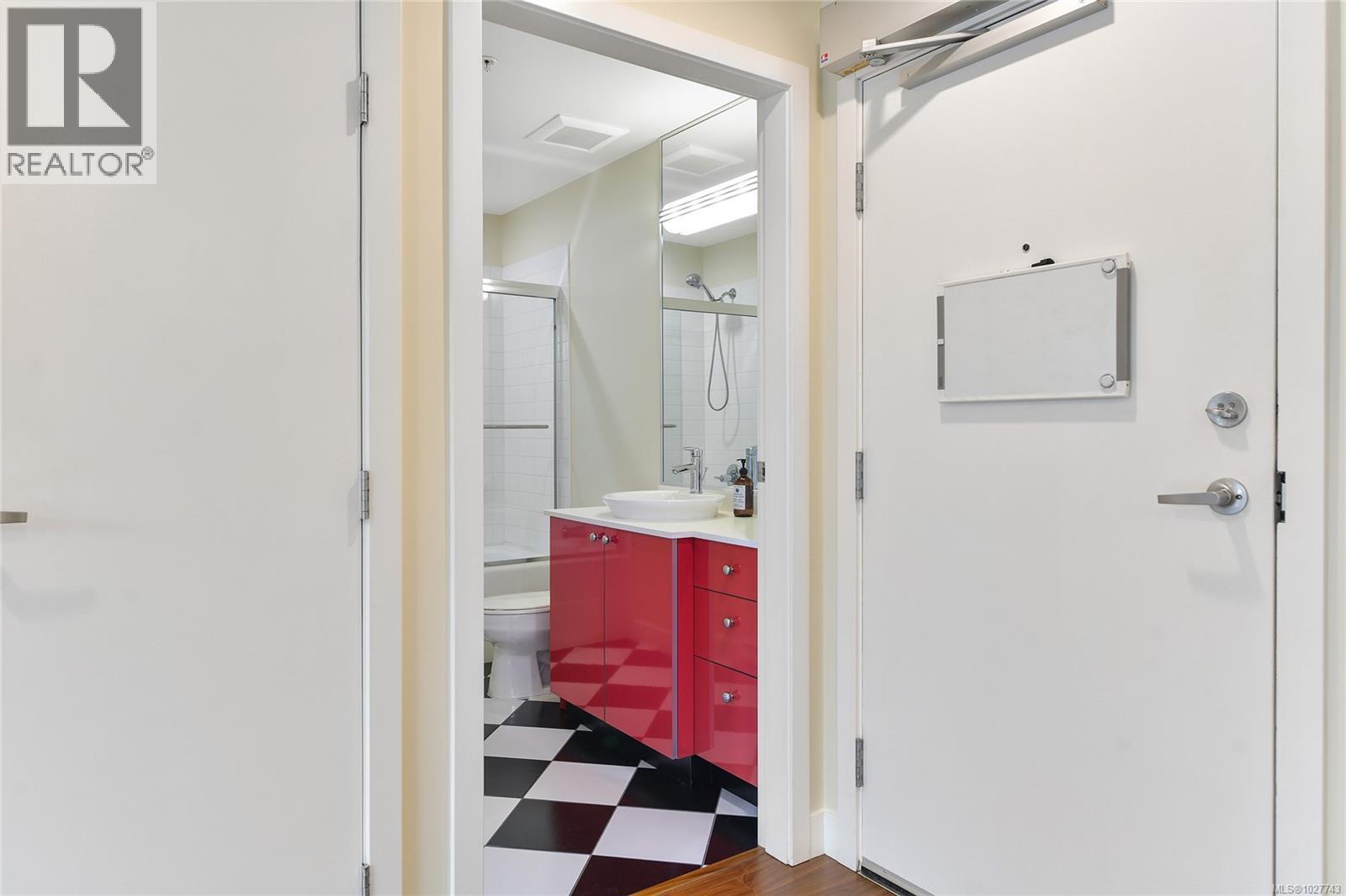 106 4040 Borden St, Saanich, British Columbia  V8X 2E9 - Photo 31 - 1027743