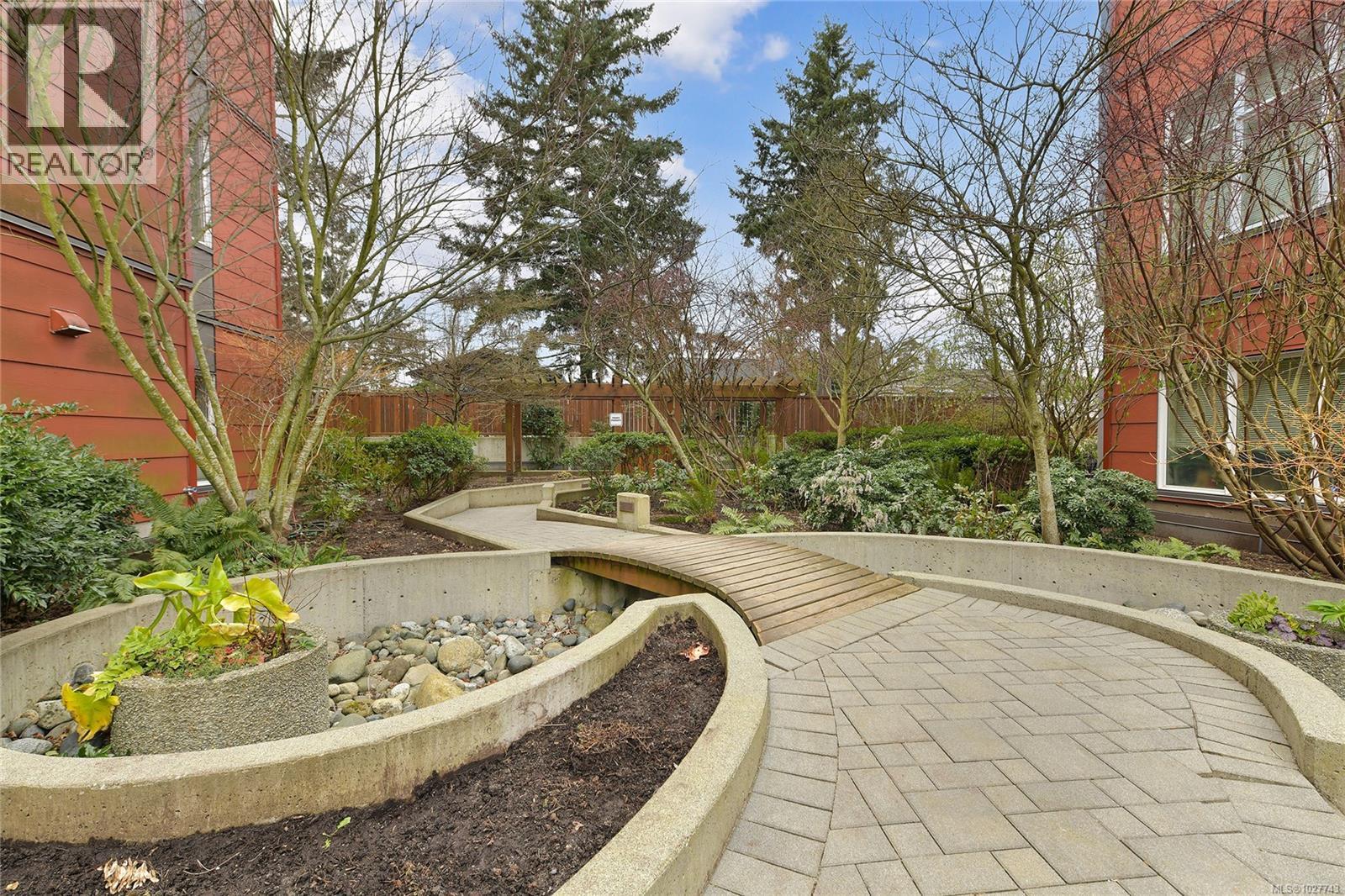 106 4040 Borden St, Saanich, British Columbia  V8X 2E9 - Photo 39 - 1027743