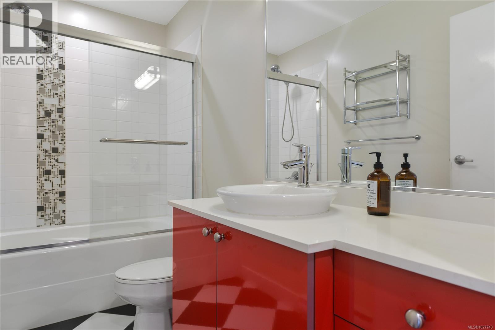 106 4040 Borden St, Saanich, British Columbia  V8X 2E9 - Photo 32 - 1027743