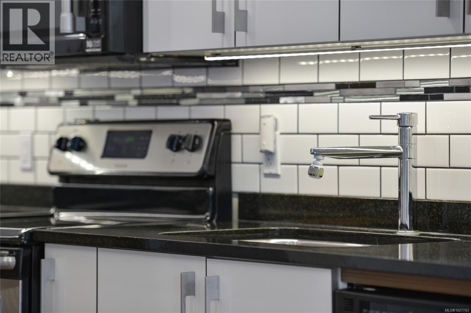 106 4040 Borden St, Saanich, British Columbia  V8X 2E9 - Photo 19 - 1027743