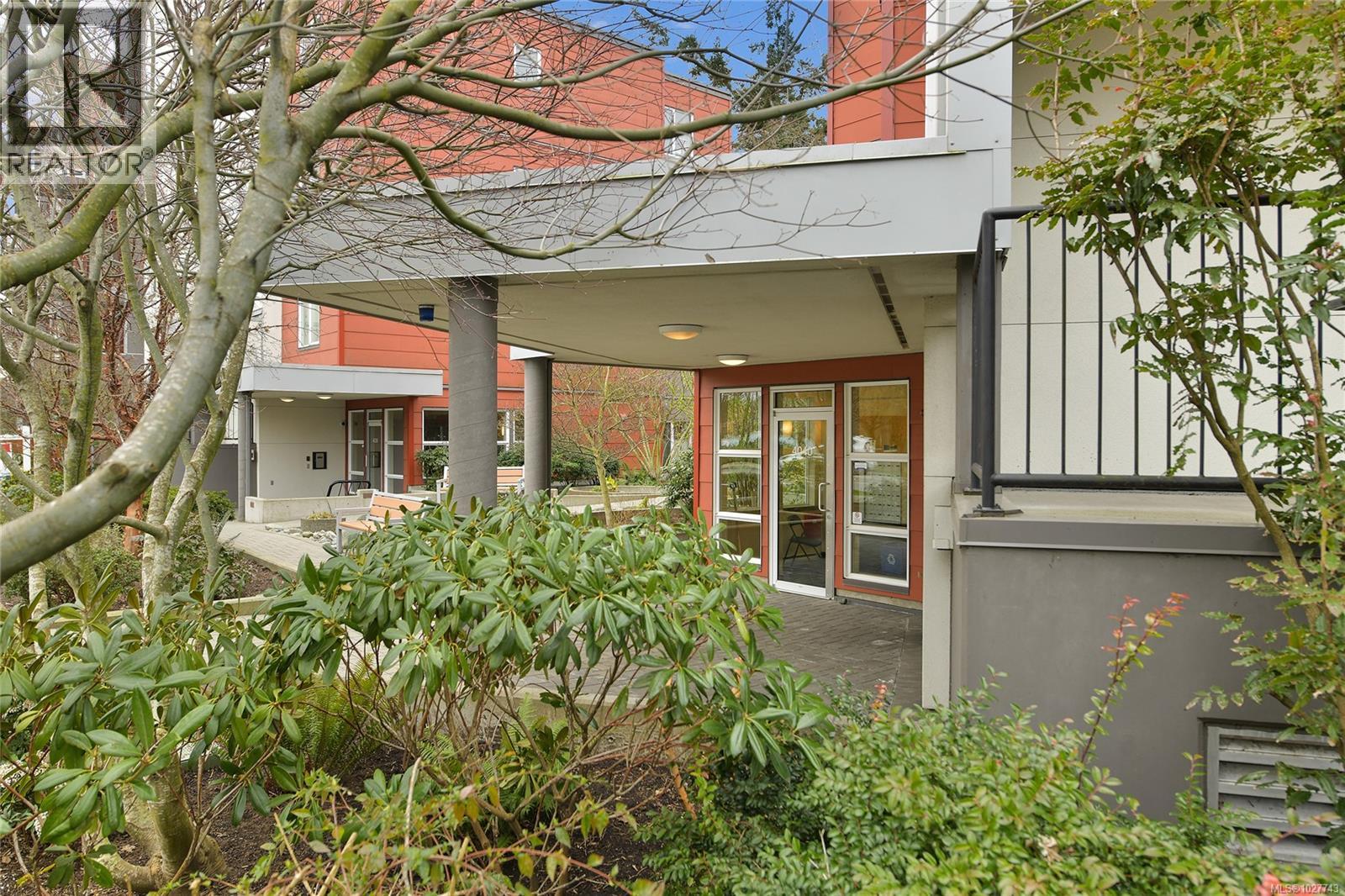 106 4040 Borden St, Saanich, British Columbia  V8X 2E9 - Photo 2 - 1027743