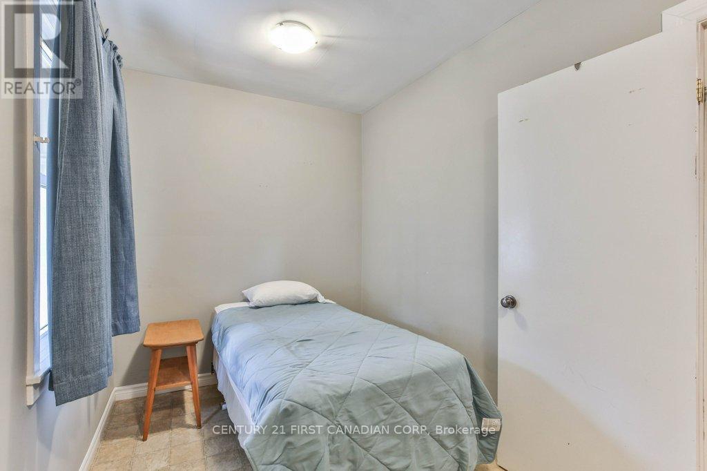 715 Grosvenor Street, London East, Ontario  N5Y 3T7 - Photo 16 - X12879940