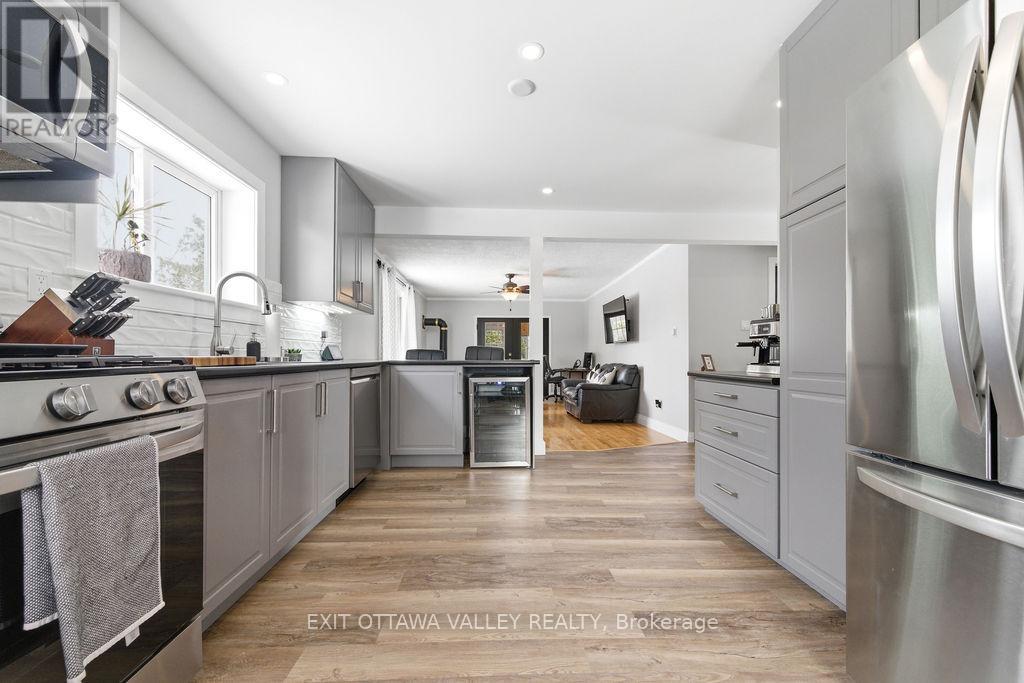 18 Dandelion Drive, Whitewater Region, Ontario  K0J 1Y0 - Photo 12 - X12879854