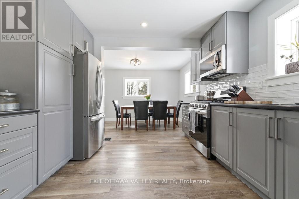 18 Dandelion Drive, Whitewater Region, Ontario  K0J 1Y0 - Photo 14 - X12879854