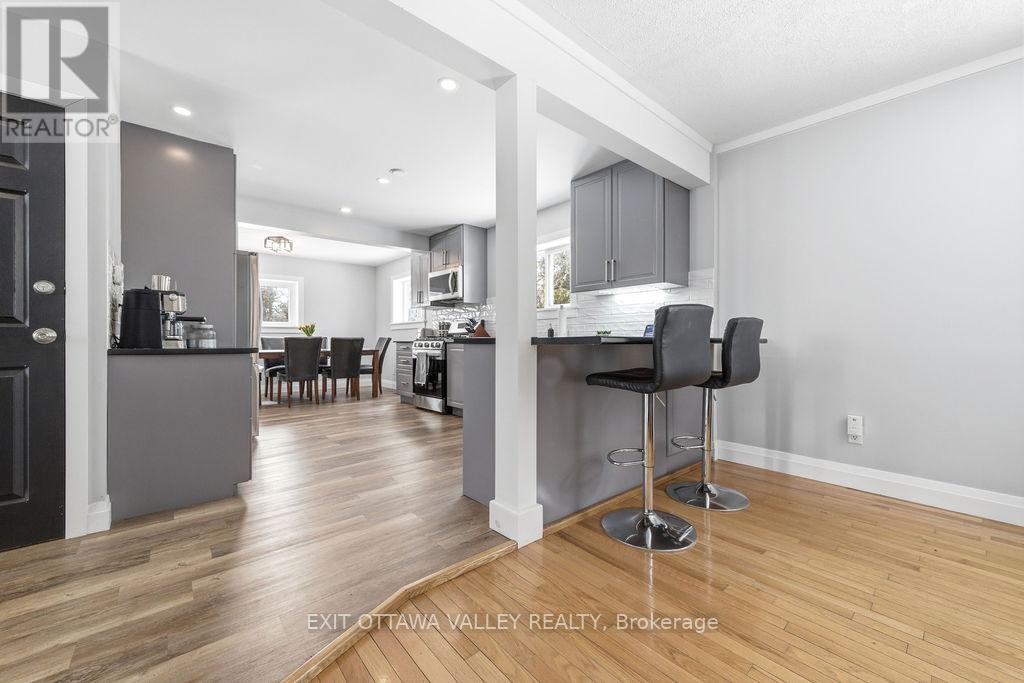 18 Dandelion Drive, Whitewater Region, Ontario  K0J 1Y0 - Photo 16 - X12879854