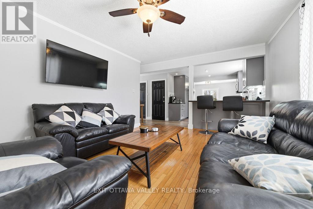 18 Dandelion Drive, Whitewater Region, Ontario  K0J 1Y0 - Photo 17 - X12879854