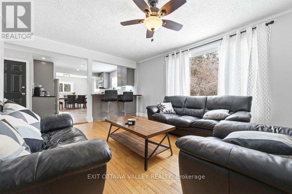 18 Dandelion Drive, Whitewater Region, Ontario  K0J 1Y0 - Photo 18 - X12879854