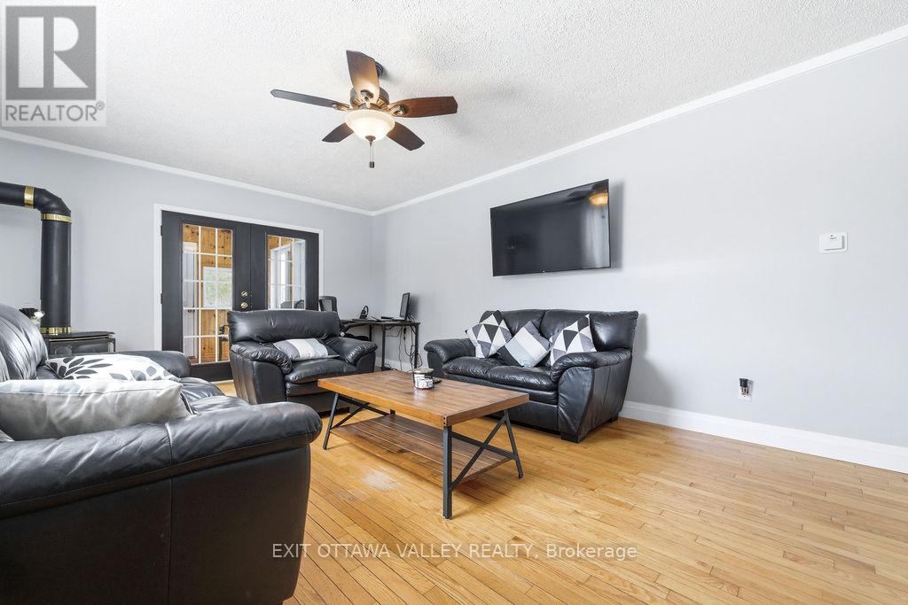 18 Dandelion Drive, Whitewater Region, Ontario  K0J 1Y0 - Photo 20 - X12879854