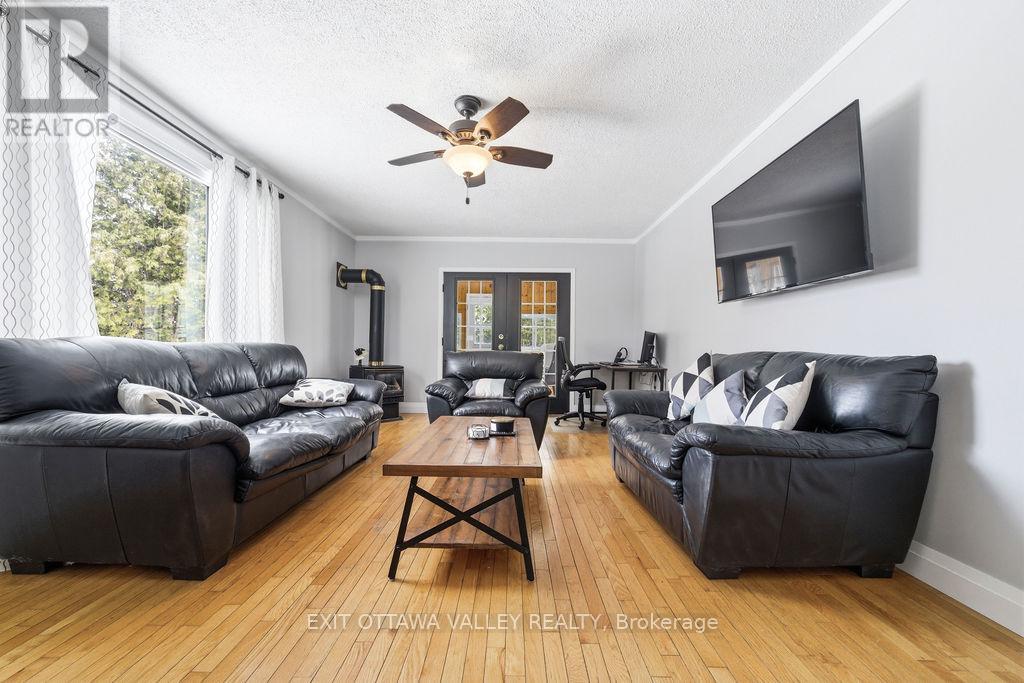 18 Dandelion Drive, Whitewater Region, Ontario  K0J 1Y0 - Photo 22 - X12879854