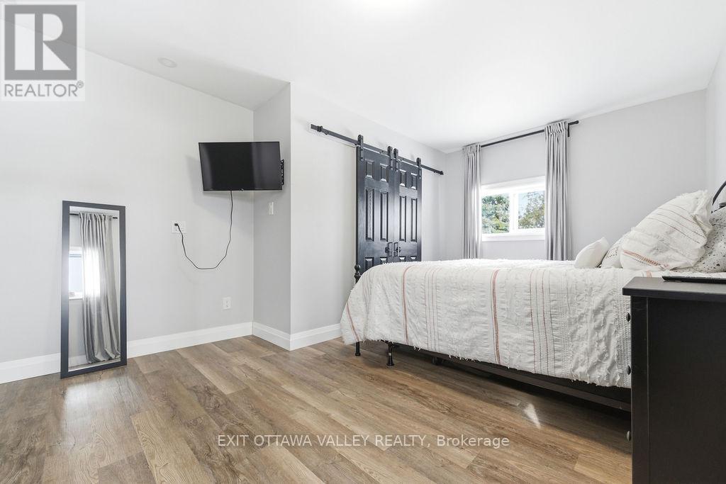 18 Dandelion Drive, Whitewater Region, Ontario  K0J 1Y0 - Photo 25 - X12879854