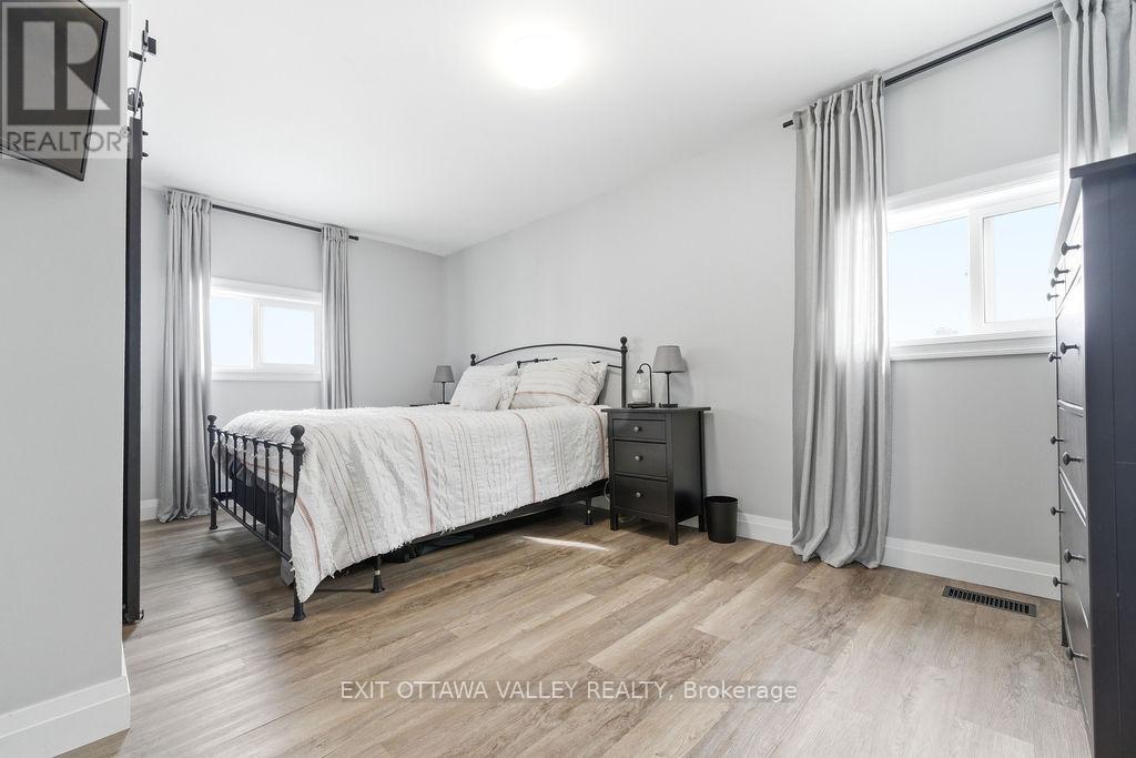 18 Dandelion Drive, Whitewater Region, Ontario  K0J 1Y0 - Photo 26 - X12879854