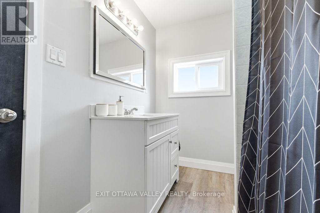 18 Dandelion Drive, Whitewater Region, Ontario  K0J 1Y0 - Photo 27 - X12879854