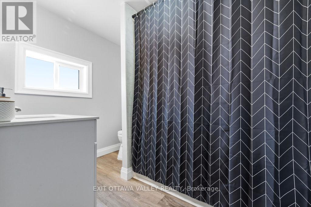 18 Dandelion Drive, Whitewater Region, Ontario  K0J 1Y0 - Photo 28 - X12879854