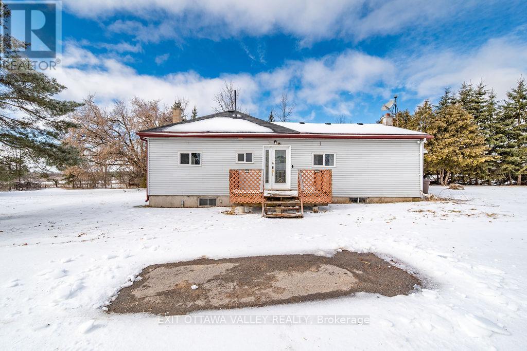 18 Dandelion Drive, Whitewater Region, Ontario  K0J 1Y0 - Photo 31 - X12879854