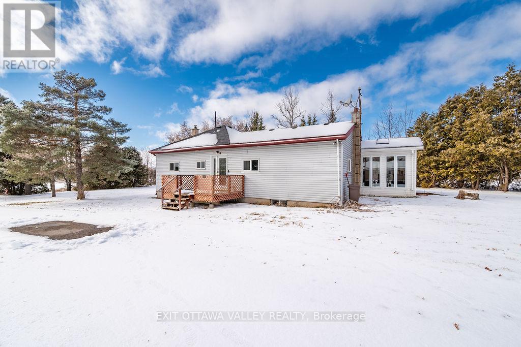 18 Dandelion Drive, Whitewater Region, Ontario  K0J 1Y0 - Photo 32 - X12879854