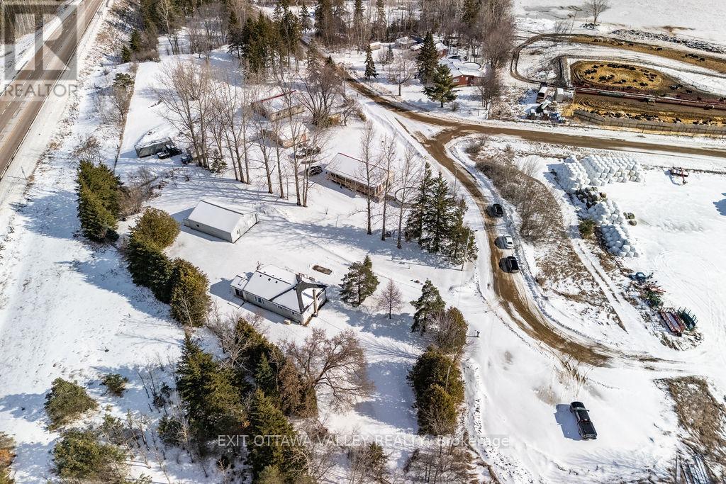 18 Dandelion Drive, Whitewater Region, Ontario  K0J 1Y0 - Photo 36 - X12879854