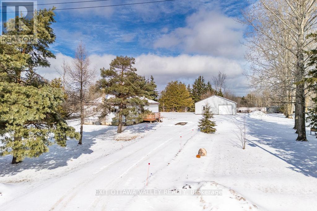 18 Dandelion Drive, Whitewater Region, Ontario  K0J 1Y0 - Photo 40 - X12879854
