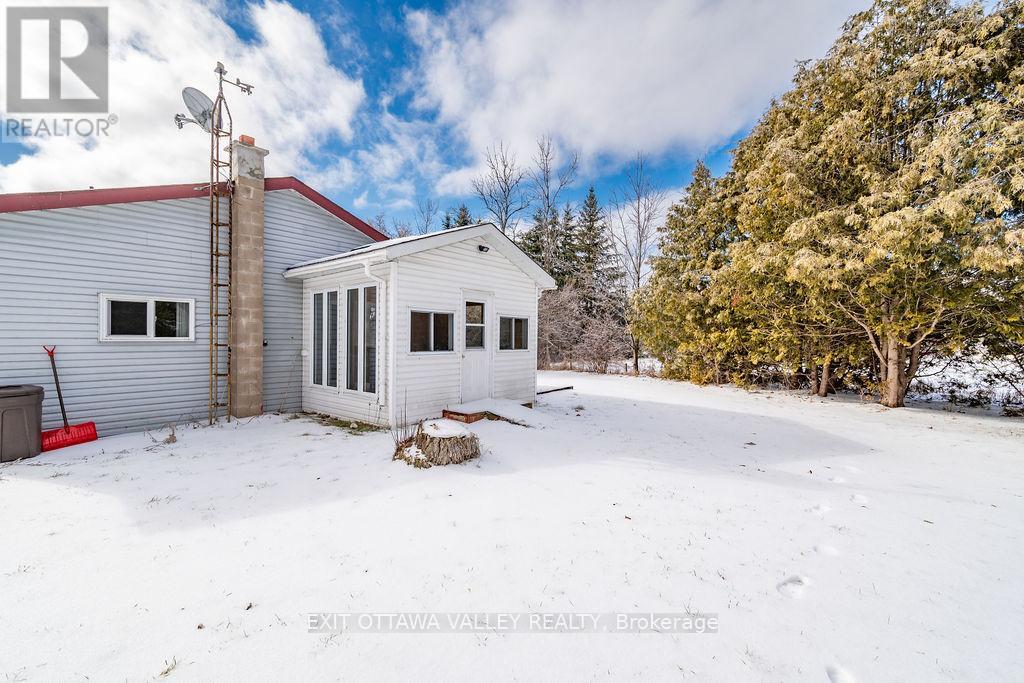18 Dandelion Drive, Whitewater Region, Ontario  K0J 1Y0 - Photo 43 - X12879854