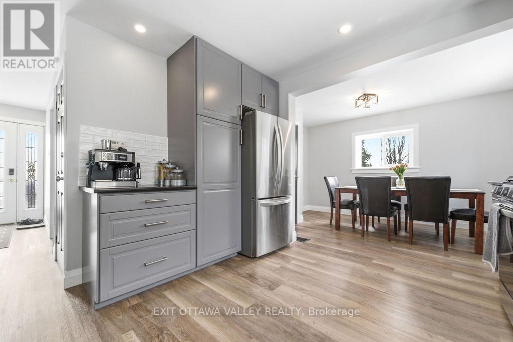 18 Dandelion Drive, Whitewater Region, Ontario  K0J 1Y0 - Photo 9 - X12879854