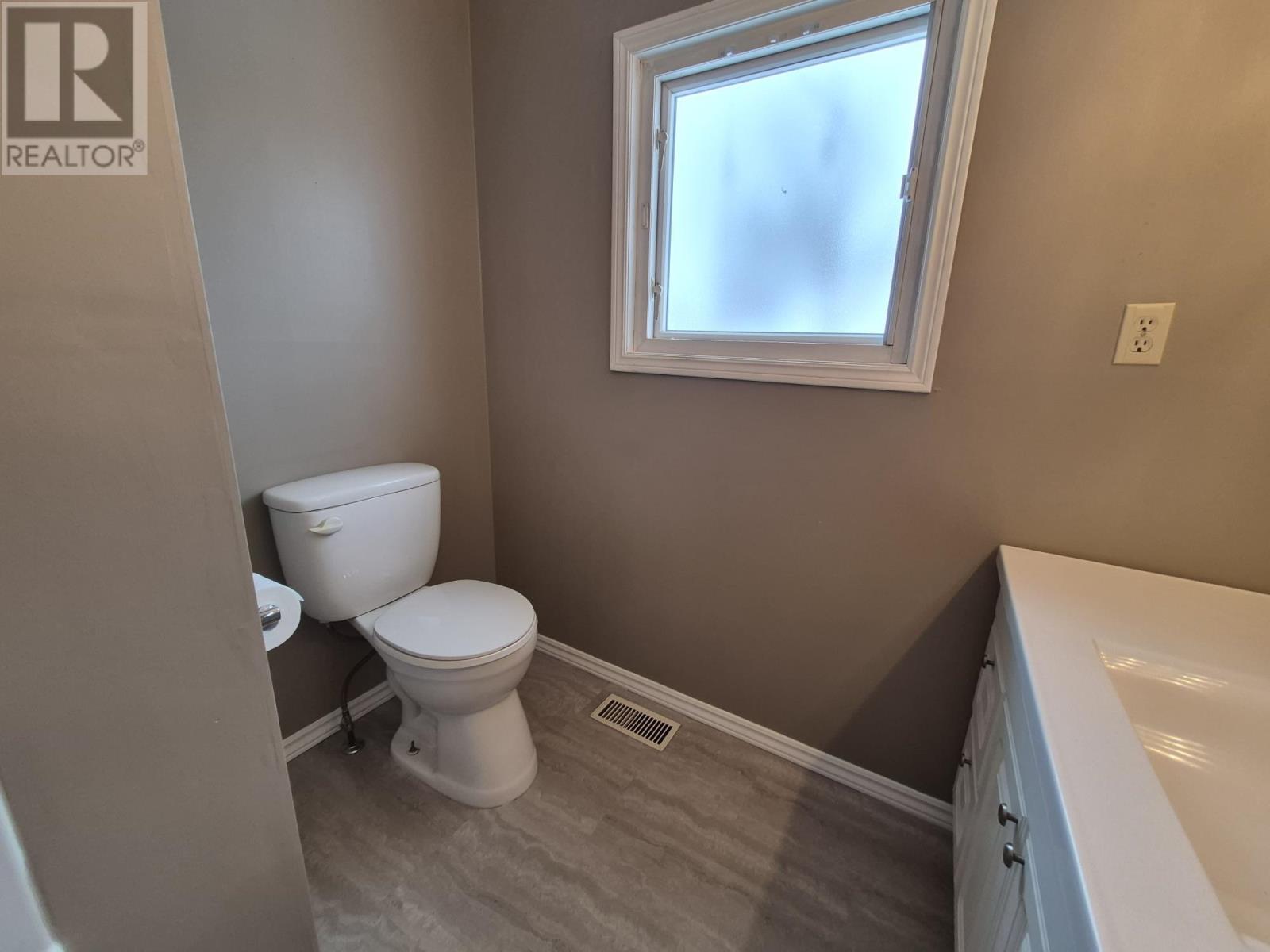 18 Lloyd Irwin Street, Marathon, Ontario  P0T 2E0 - Photo 25 - TB2600423