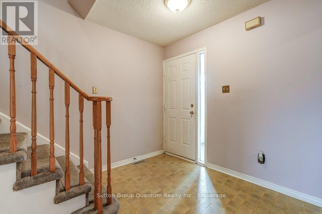 7215 Aspen Avenue, Mississauga, Ontario  L5N 5N9 - Photo 8 - W12879808