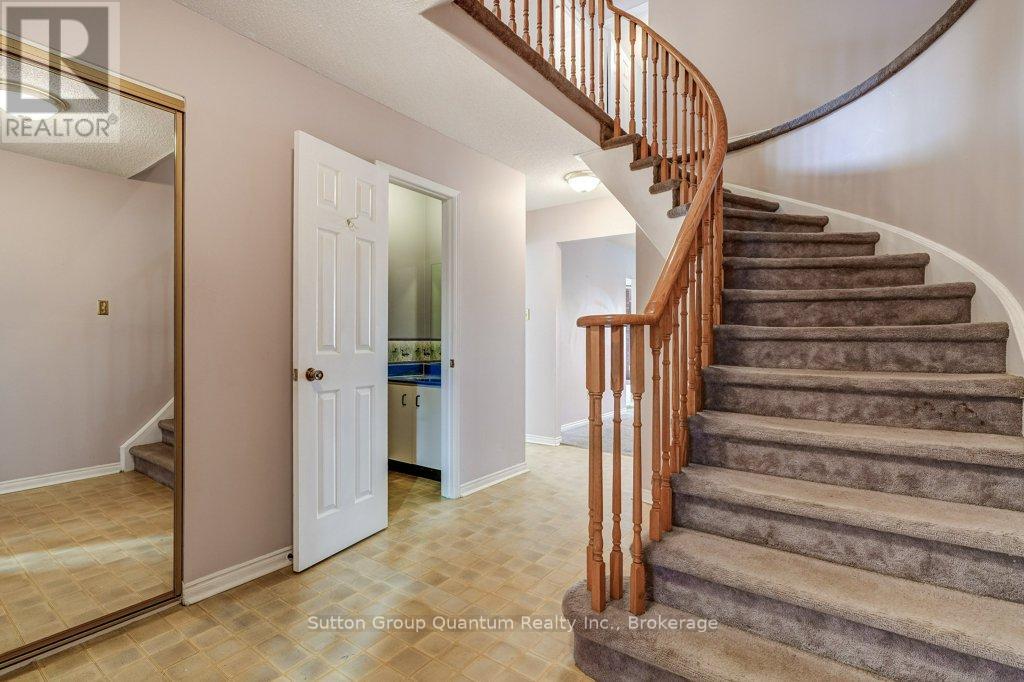 7215 Aspen Avenue, Mississauga, Ontario  L5N 5N9 - Photo 9 - W12879808