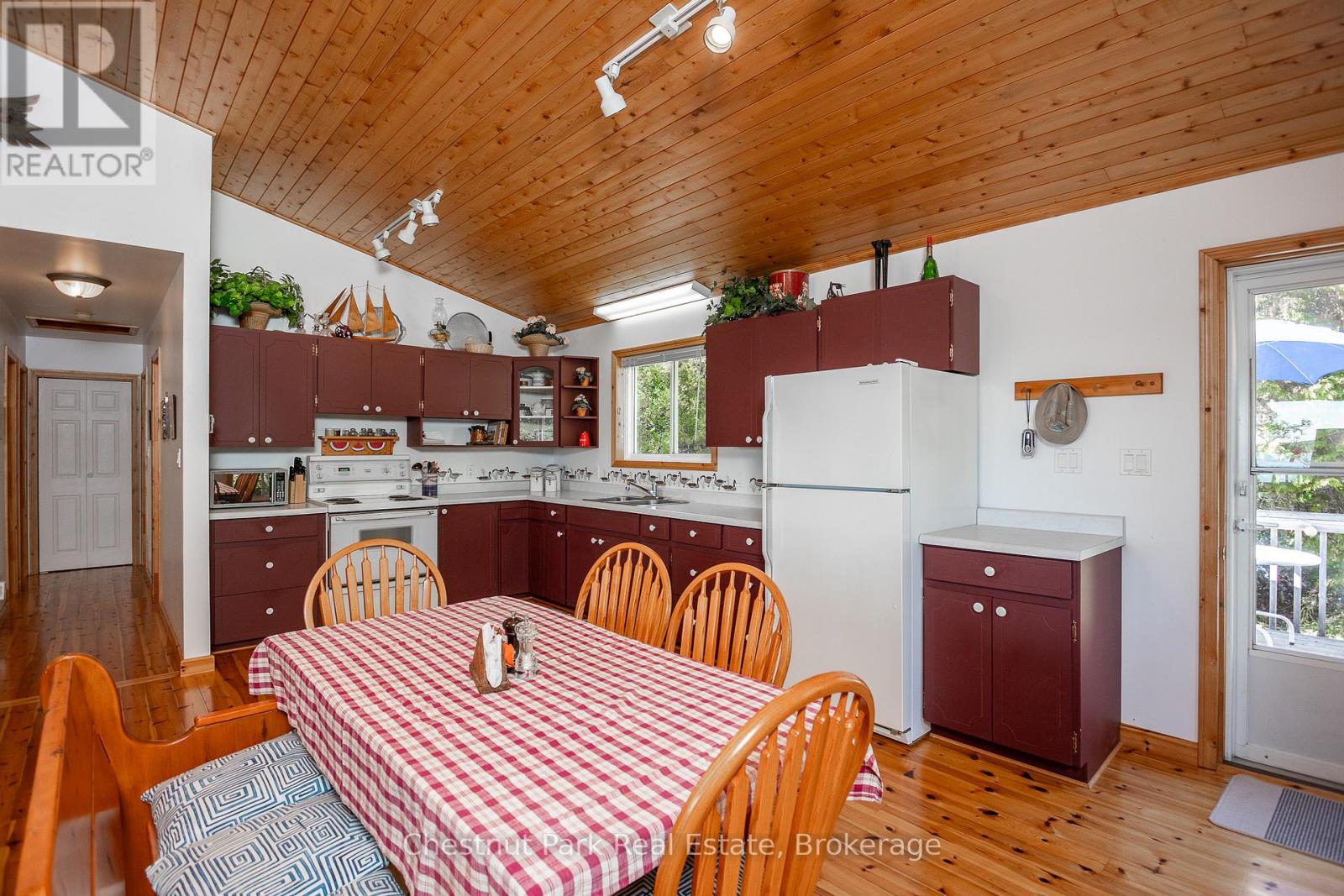 11 Eagle Road, Northern Bruce Peninsula, Ontario  N0H 2R0 - Photo 6 - X12879866
