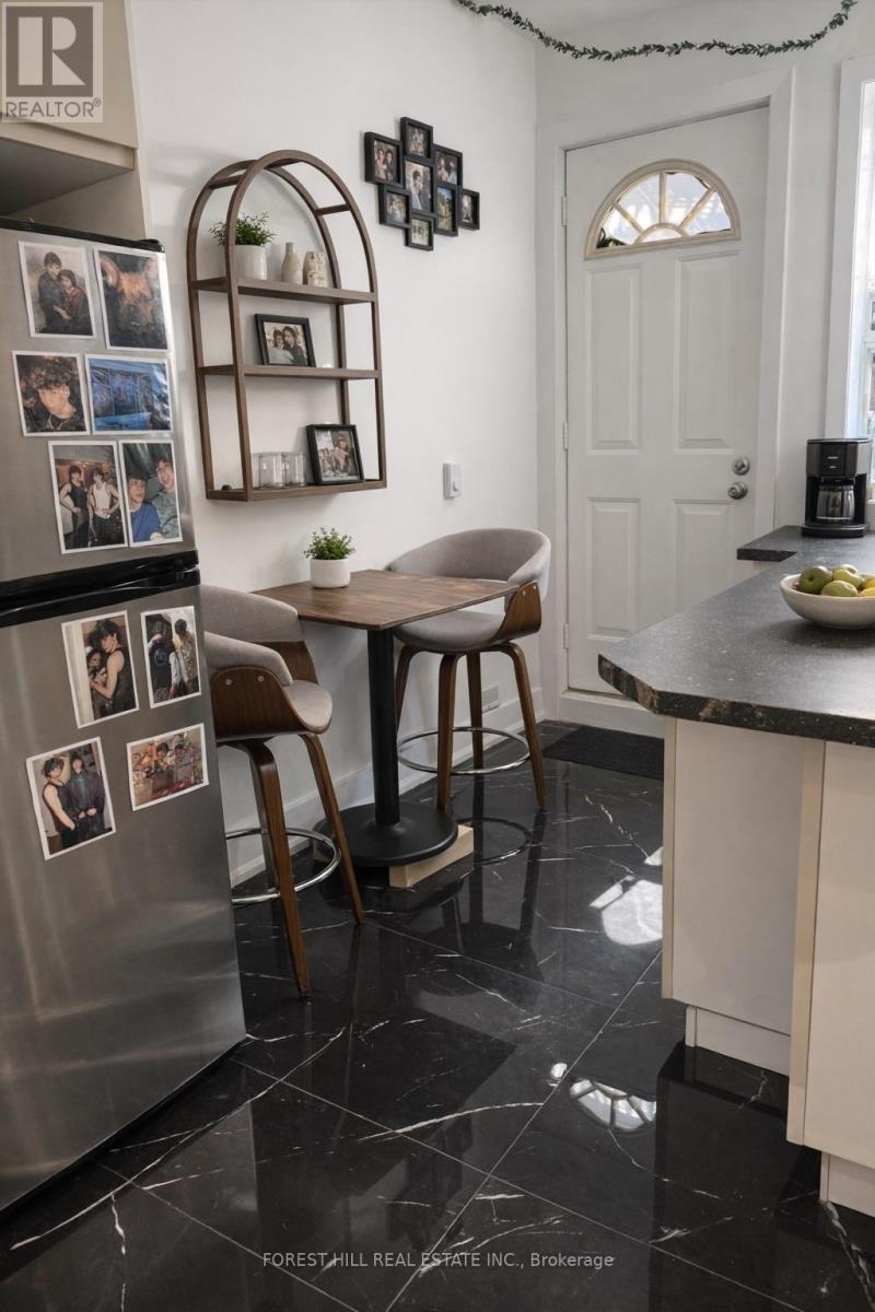 2 - 378 Bloor Street W, Toronto (Church-Yonge Corridor), Ontario  M5S 1X2 - Photo 3 - C12875674