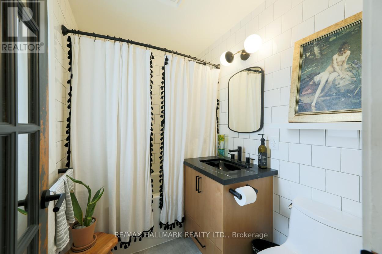 6 Warvet Crescent, Toronto, Ontario  M4B 1P3 - Photo 12 - E12792224