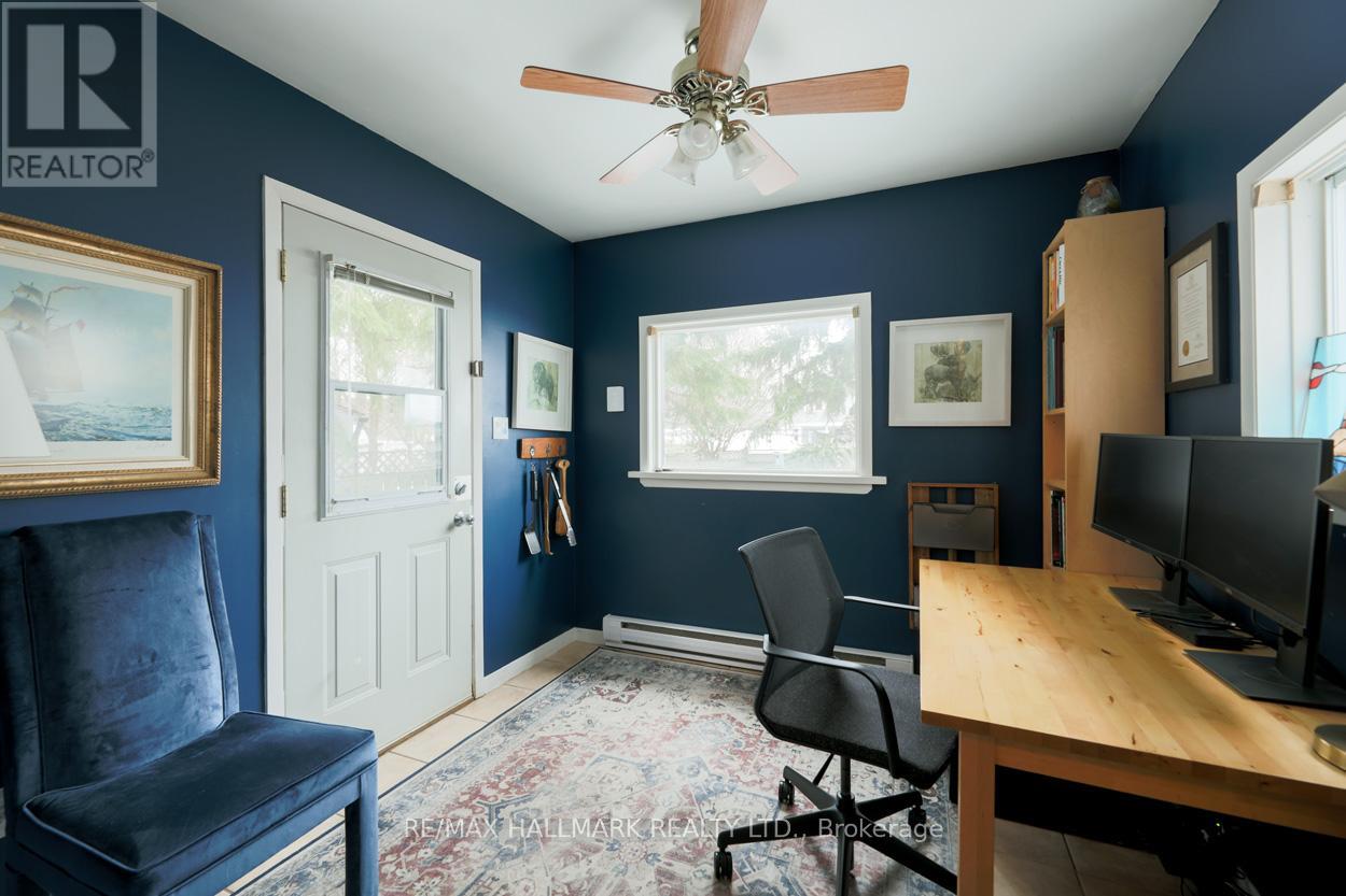 6 Warvet Crescent, Toronto, Ontario  M4B 1P3 - Photo 10 - E12792224