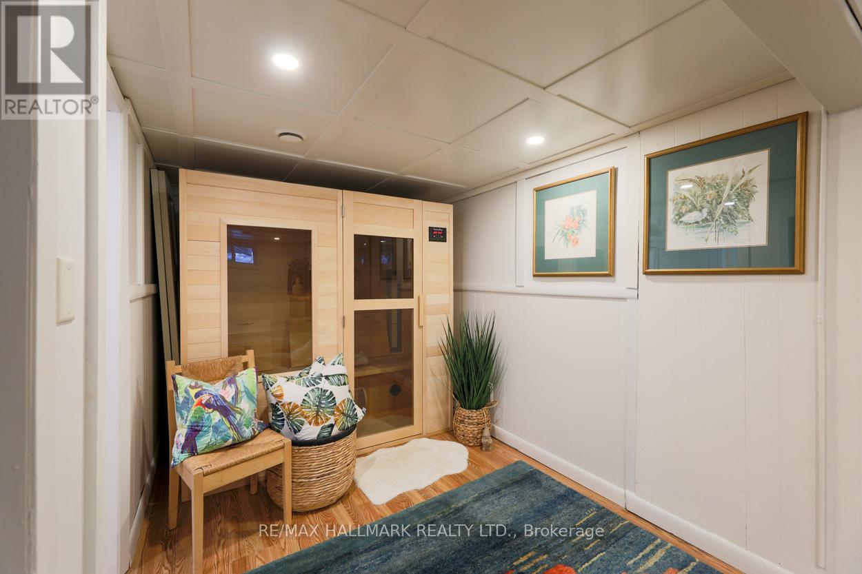 6 Warvet Crescent, Toronto, Ontario  M4B 1P3 - Photo 18 - E12792224