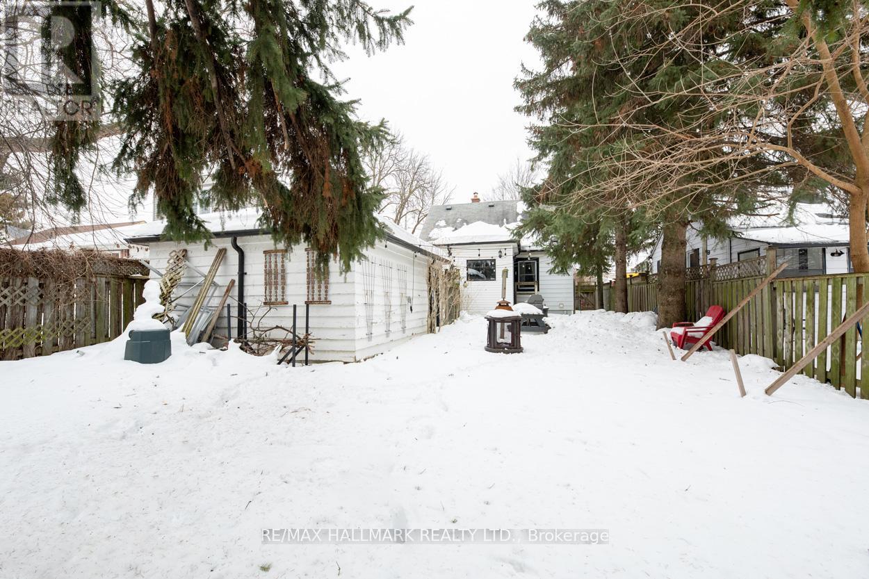 6 Warvet Crescent, Toronto, Ontario  M4B 1P3 - Photo 27 - E12792224