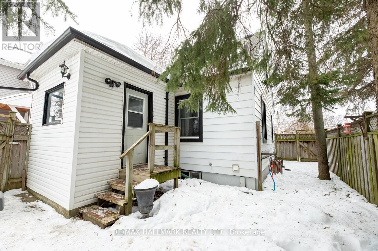 6 Warvet Crescent, Toronto, Ontario  M4B 1P3 - Photo 28 - E12792224