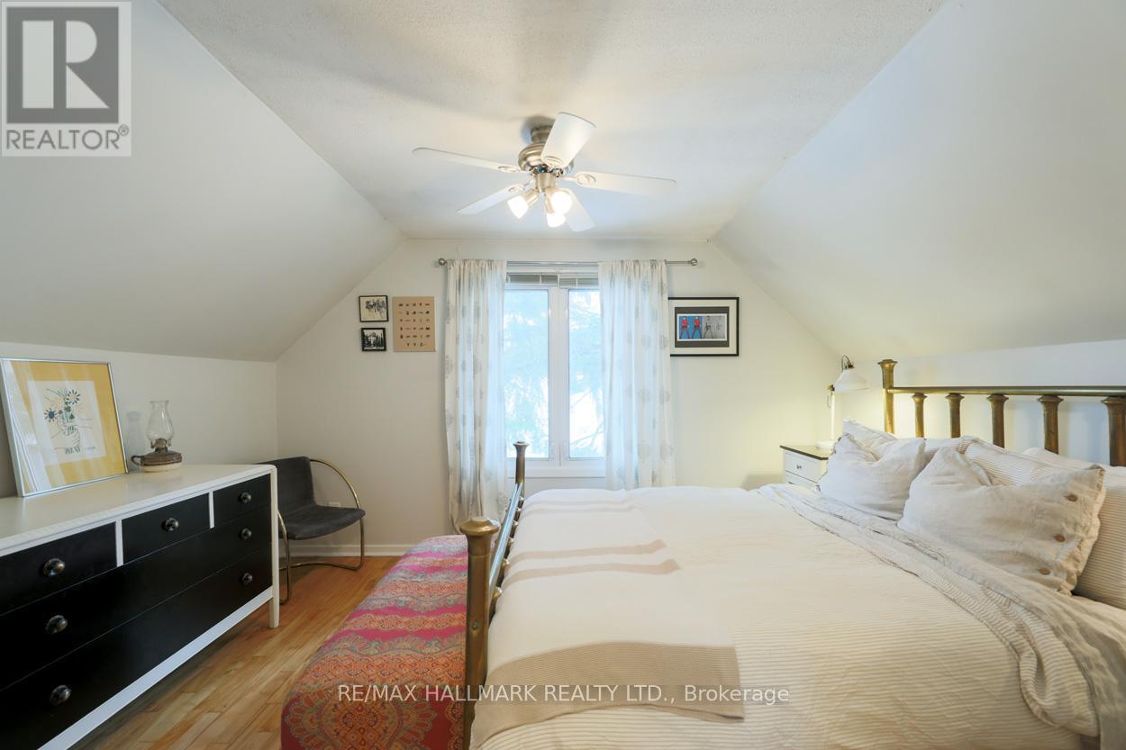 6 Warvet Crescent, Toronto, Ontario  M4B 1P3 - Photo 13 - E12792224